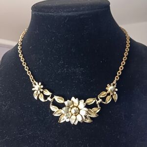 Vintage Gold Tone Flower Daisy Necklace - Unsigned Coro? Coro Style Clasp